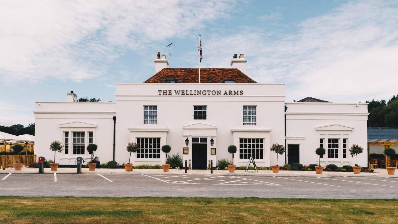 The Wellington Arms - Basingstoke-Reading Hotel Heckfield Kültér fotó